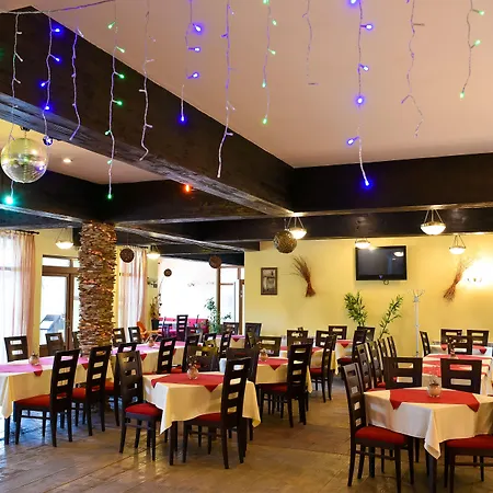 Bojur & Bojurland Complex 酒店 3*