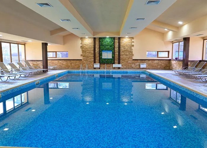 Hotel Bojur & Bojurland Complex 3*